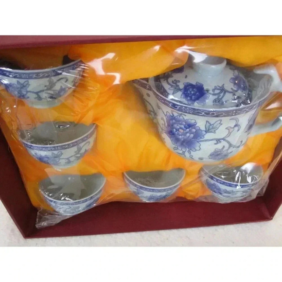Tea Set, Blue Floral Tea set, Kettle and cups, Asian flare - Picture 4 of 8